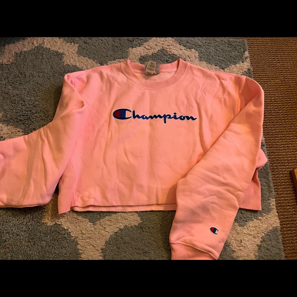 Champion Woman’s Pink Cropped Pullover Sweatshirt Size Medium Never Worn